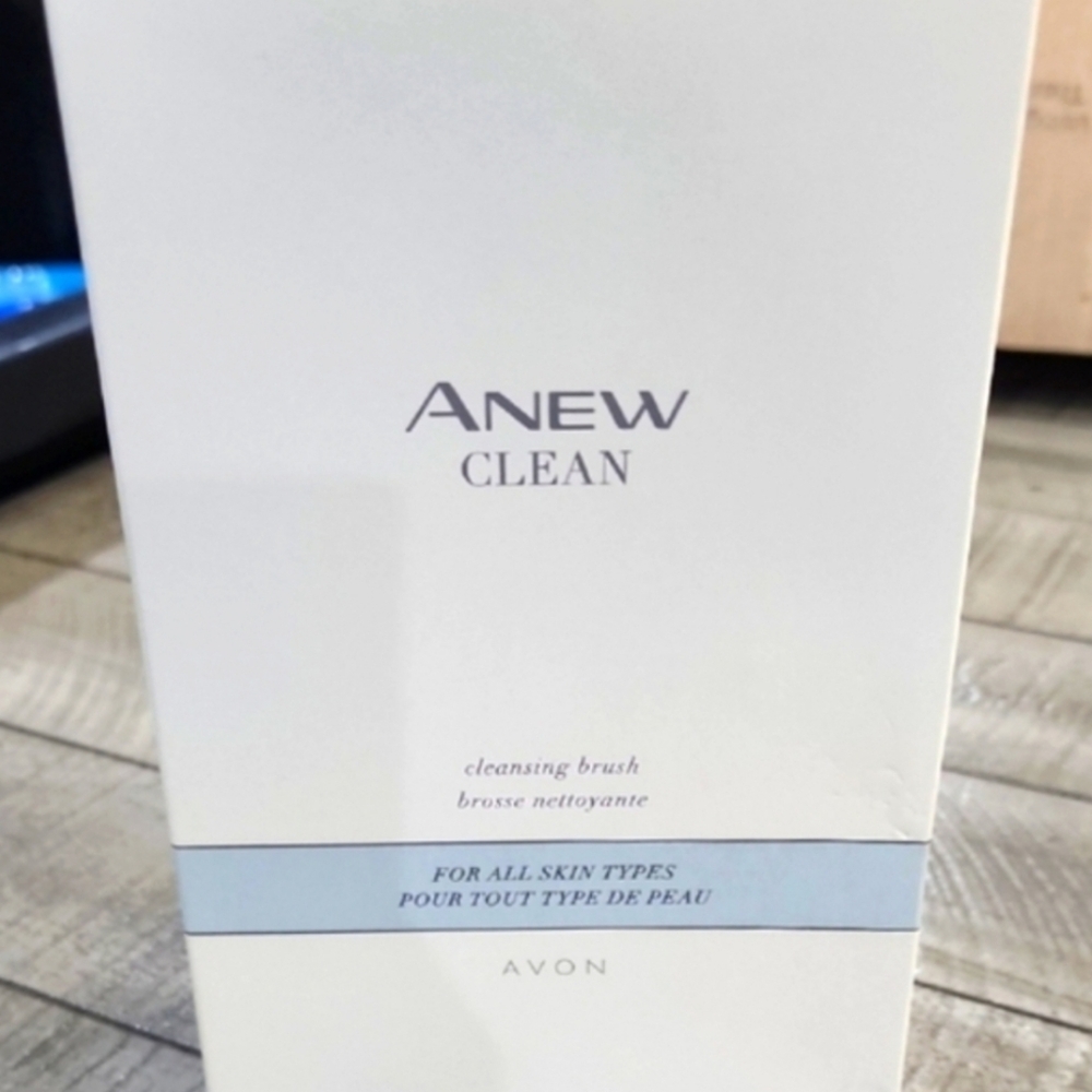 NIB Avon Anew Cleansing Brush